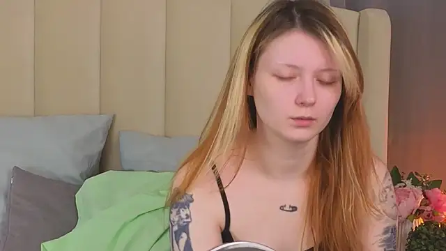 Snapshot of AlyssFrost chatting on 05/21/26, 02:07 AlyssFrost online show from 05/21/26, 02:07