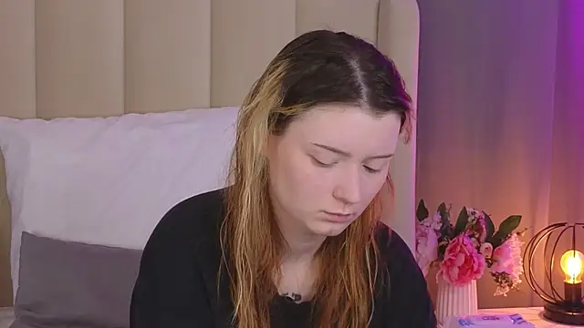 Snapshot of AlyssFrost chatting on 06/17/26, 02:25 AlyssFrost online show from 06/17/26, 02:25