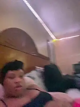 Snapshot of Blasiandoll2222 chatting on 02/14/26, 04:04 Blasiandoll2222 online show from 02/14/26, 04:04