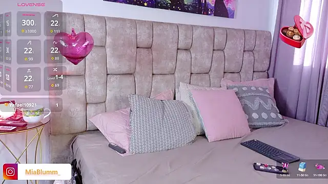 Snapshot of MiiaBlumm_ chatting on 02/20/26, 01:11 MiiaBlumm online show from 02/20/26, 01:11