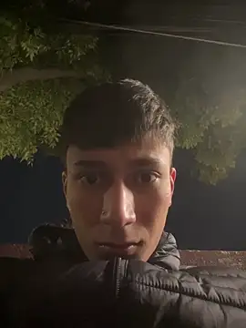 Snapshot of glopetitooo chatting on 03/02/26, 02:03 glopetitooo online show from 03/02/26, 02:03