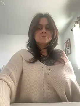 ValeValdez18 online show from 02/15/26, 12:07