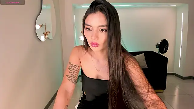 Snapshot of JulietteMoreau chatting on 03/01/26, 05:04 JulietteMoreau online show from 03/01/26, 05:04