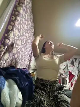 Valentinacouple online show from 04/16/26, 10:56