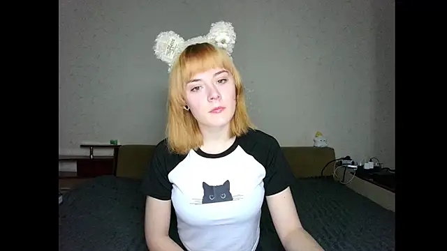 Little fox404 online show from 02/15/26, 07:43