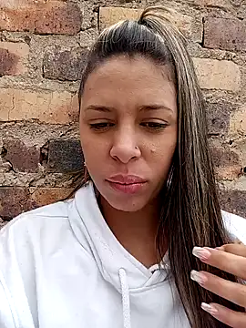 kiki milu online show from 04/01/26, 02:03