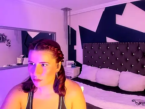 Snapshot of sara_gray__ chatting on 03/03/26, 05:30 sara gray online show from 03/03/26, 05:30