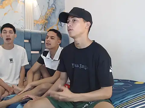 Snapshot of GOLD_BOYS chatting on 02/26/26, 01:21 GOLD BOYS online show from 02/26/26, 01:21