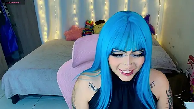 Snapshot of maliciaXpoison chatting on 05/27/26, 02:41 maliciaXpoison online show from 05/27/26, 02:41