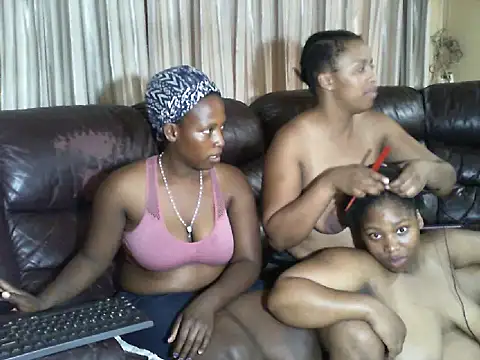 Snapshot of Sky-Diamond chatting on 02/28/26, 07:42 Sky-Diamond online show from 02/28/26, 07:42