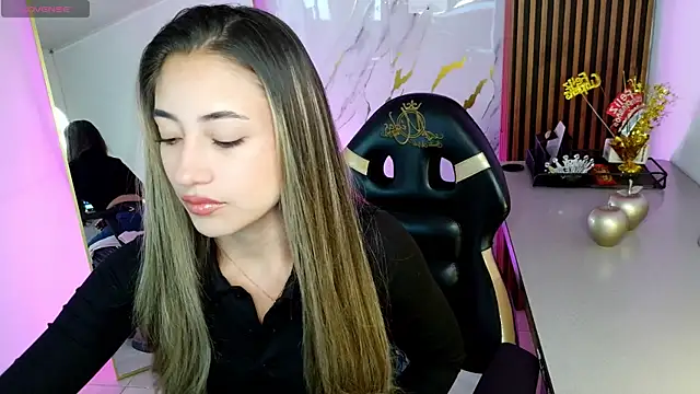 Snapshot of amy_ker_m chatting on 02/19/26, 08:27 amy ker m online show from 02/19/26, 08:27