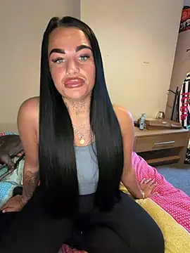 Snapshot of Darkfantisyx chatting on 02/19/26, 04:03 Darkfantisyx online show from 02/19/26, 04:03