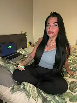 Snapshot of Darkfantisyx chatting on 02/24/26, 06:06 Darkfantisyx online show from 02/24/26, 06:06