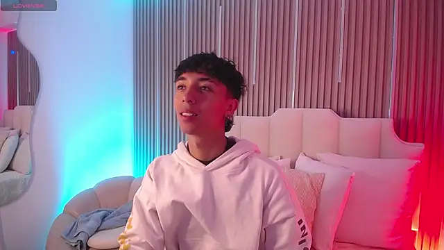 Snapshot of Aiden_Rivers_ chatting on 03/04/26, 12:55 Aiden Rivers online show from 03/04/26, 12:55