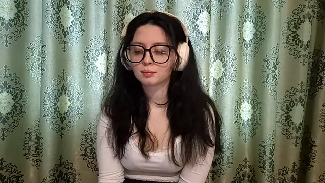 Snapshot of MindyMinty chatting on 02/17/26, 06:43 MindyMinty online show from 02/17/26, 06:43