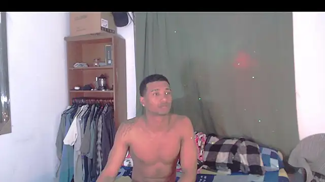 Snapshot of Dani-brown chatting on 04/14/26, 11:11 Dani-brown online show from 04/14/26, 11:11