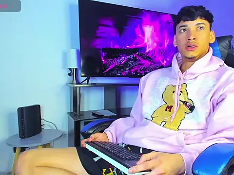 Lyam Russo online show from 03/30/26, 08:04