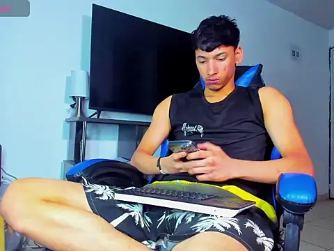 Lyam Russo online show from 04/15/26, 07:59