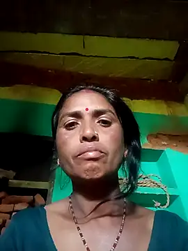 Snapshot of Hot_re83 chatting on 02/16/26, 11:28 Hot re83 online show from 02/16/26, 11:28