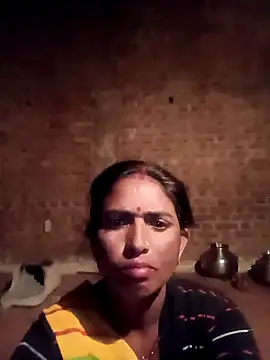 Snapshot of Hot_re83 chatting on 02/17/26, 11:33 Hot re83 online show from 02/17/26, 11:33