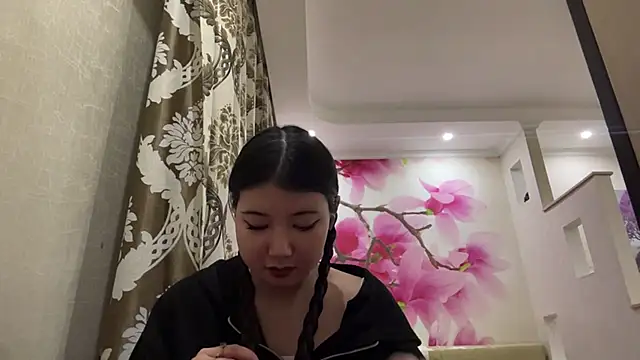 Snapshot of MaeRaads chatting on 02/17/26, 06:47 MaeRaads online show from 02/17/26, 06:47