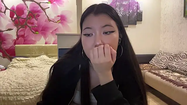 MaeRaads online show from 04/15/26, 08:20