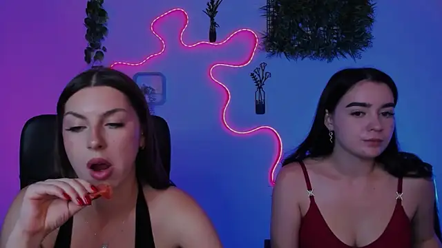 Snapshot of amalialowell chatting on 07/18/26, 07:17 amalialowell online show from 07/18/26, 07:17