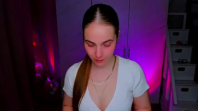 Maddy Wood  online show from 05/15/26, 03:30