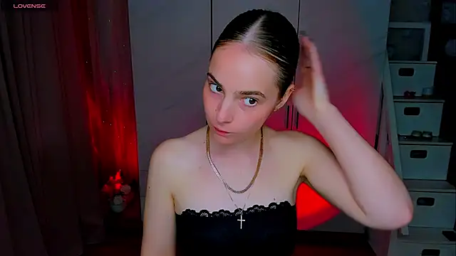 Maddy Wood  online show from 06/19/26, 04:55