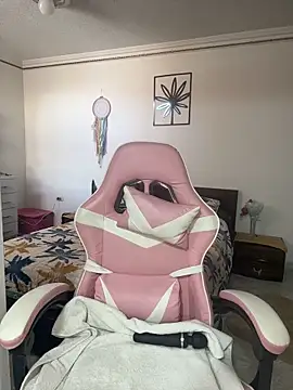 Snapshot of Kiarhatrixie1 chatting on 02/27/26, 05:46 Kiarhatrixie1 online show from 02/27/26, 05:46