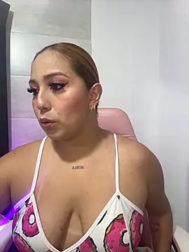 Kiarhatrixie1 online show from 04/06/26, 05:36