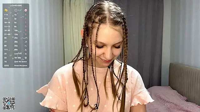 Snapshot of HollyGibson chatting on 02/18/26, 07:10 HollyGibson online show from 02/18/26, 07:10