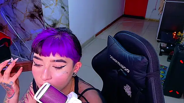 nova kitttyy online show from 04/19/26, 01:27