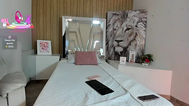 Snapshot of SiaFoxx_ chatting on 02/25/26, 06:01 SiaFoxx online show from 02/25/26, 06:01