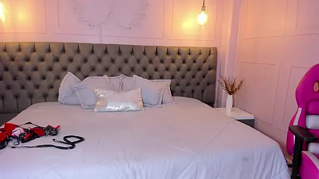 Snapshot of hillary_bigbutt chatting on 02/25/26, 11:36 hillary bigbutt online show from 02/25/26, 11:36