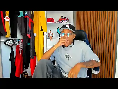 Snapshot of yandi_hot chatting on 02/17/26, 02:02 yandi hot online show from 02/17/26, 02:02