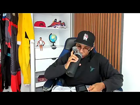 Snapshot of yandi_hot chatting on 02/18/26, 02:02 yandi hot online show from 02/18/26, 02:02