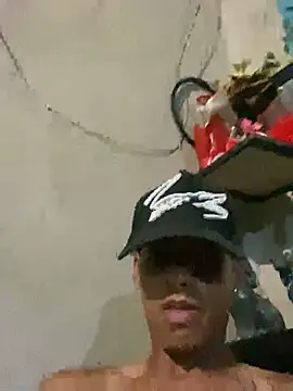 Snapshot of Alee_2005 chatting on 02/25/26, 05:28 Alee 2005 online show from 02/25/26, 05:28