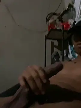 Snapshot of Alee_2005 chatting on 03/04/26, 06:52 Alee 2005 online show from 03/04/26, 06:52