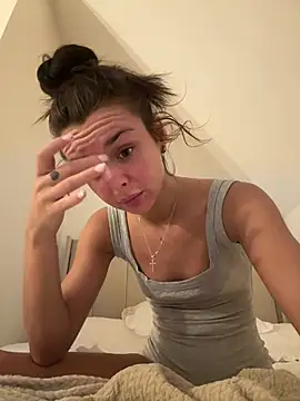 Snapshot of Amberbanxx chatting on 06/10/26, 09:35 Amberbanxx online show from 06/10/26, 09:35