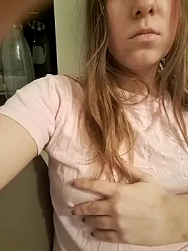 Snapshot of innojuica chatting on 02/23/26, 05:21 innojuica online show from 02/23/26, 05:21