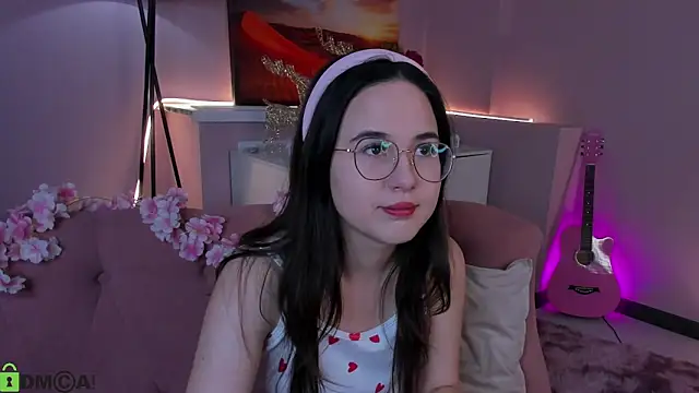 leylamirage online show from 02/25/26, 12:15