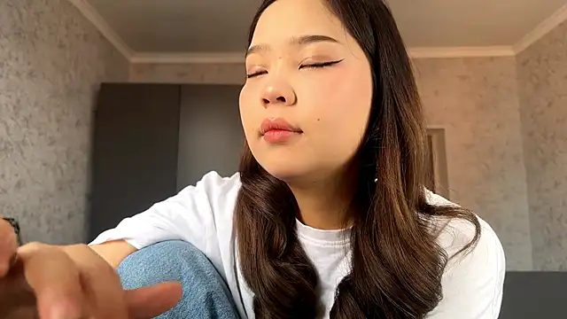 Snapshot of RegenaLandauer chatting on 03/02/26, 06:47 RegenaLandauer online show from 03/02/26, 06:47