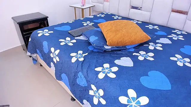 Snapshot of Zoe__smiith chatting on 02/28/26, 04:13 Zoe smiith online show from 02/28/26, 04:13