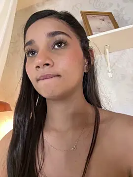 AlessiaVallmont online show from 04/02/26, 09:01