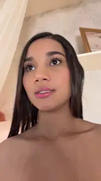 AlessiaVallmont online show from 04/15/26, 07:58