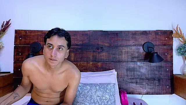 Esmeralda and Naim online show from 02/25/26, 07:01