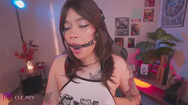 violette clerk1  online show from 03/28/26, 10:20