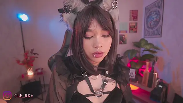 violette clerk1  online show from 04/12/26, 06:24