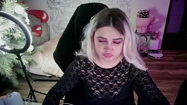 Snapshot of SlankyMic chatting on 02/25/26, 07:12 SlankyMic online show from 02/25/26, 07:12